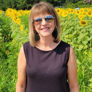 Meet your Posher, Stacy